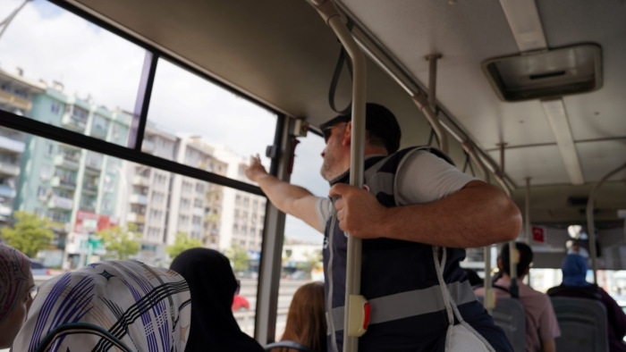 Büyükşehir, toplu taşıma araçlarından yararlanan vatandaşların konforu ve sağlığı için klima sistemlerini düzenli bir şekilde denetliyor